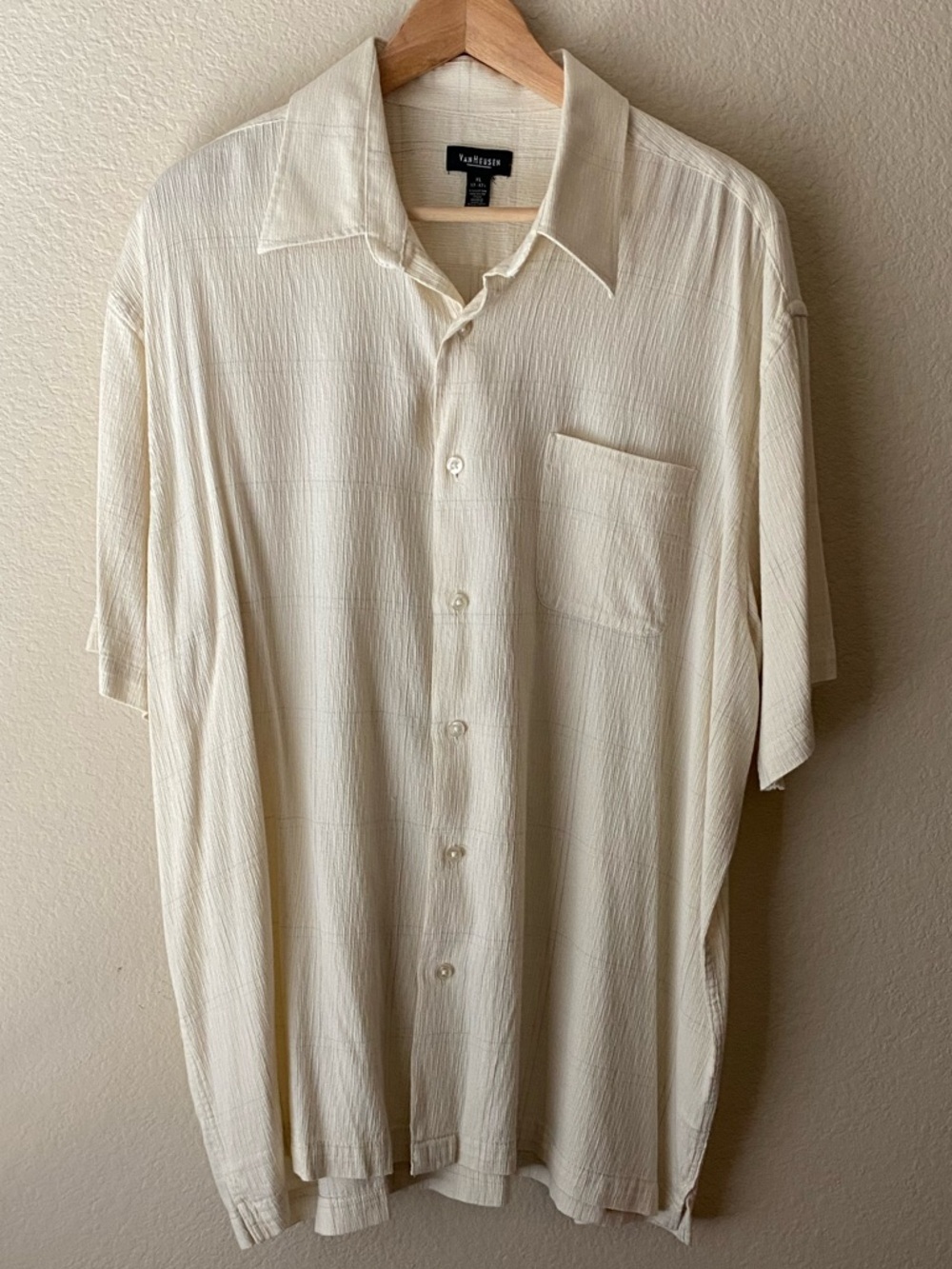 Van Heusen Men’s Shirt XL 17-17.5 Cream Casual Button Down Short Sleeve Ecru